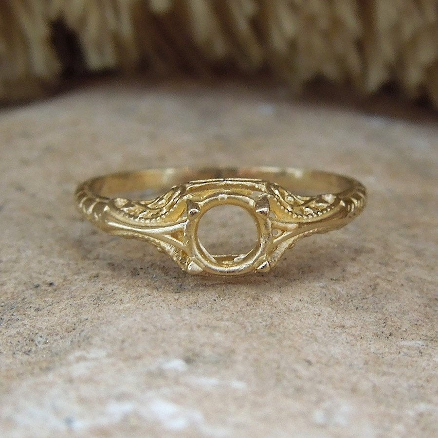 Petite Engraved Ring Mounting in White or Yellow Gold - 4 to 4.5mm Stone