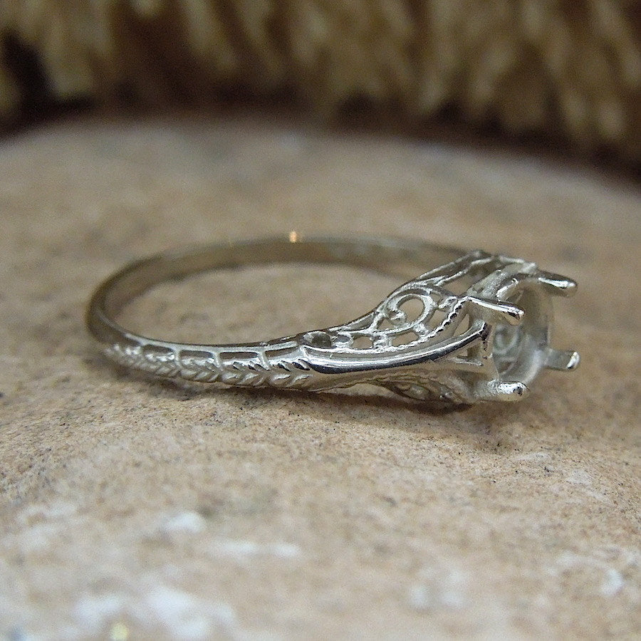 Petite Engraved Ring Mounting in White or Yellow Gold - 4 to 4.5mm Stone