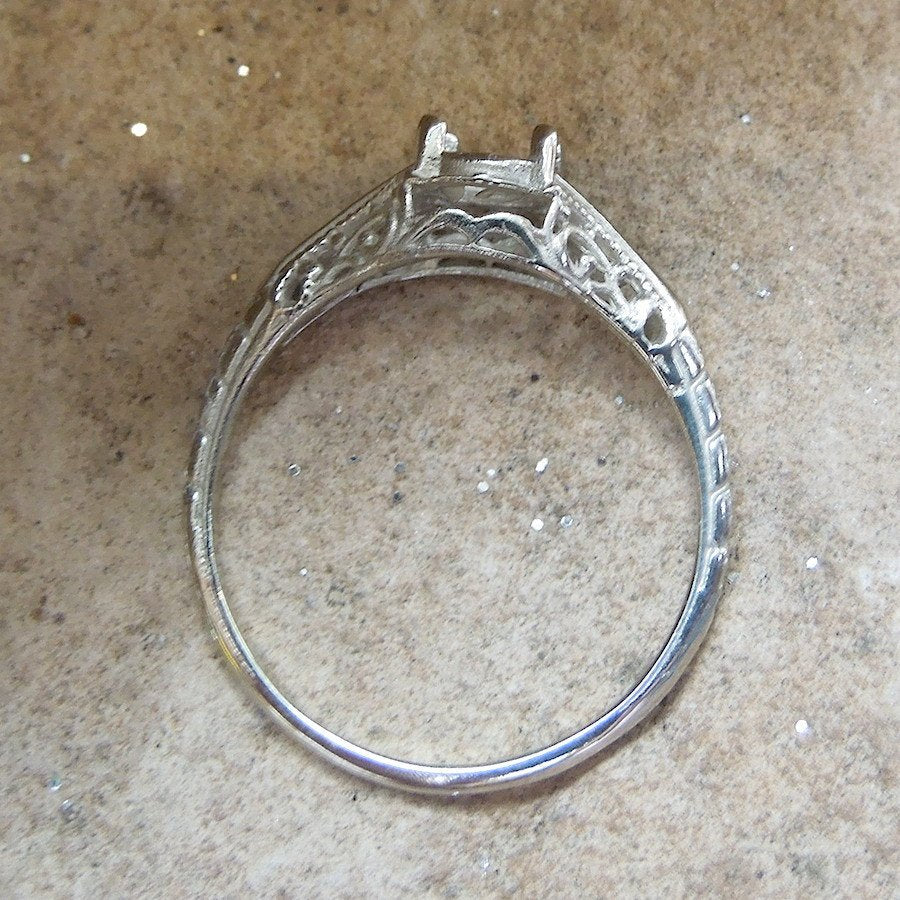 Petite Engraved Ring Mounting in White or Yellow Gold - 4 to 4.5mm Stone