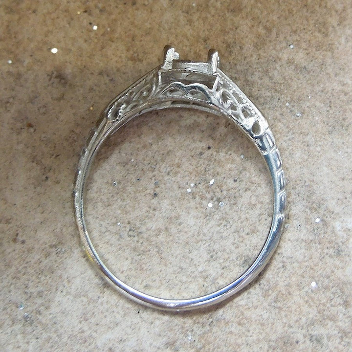 Petite Engraved Ring Mounting in White or Yellow Gold - 4 to 4.5mm Stone