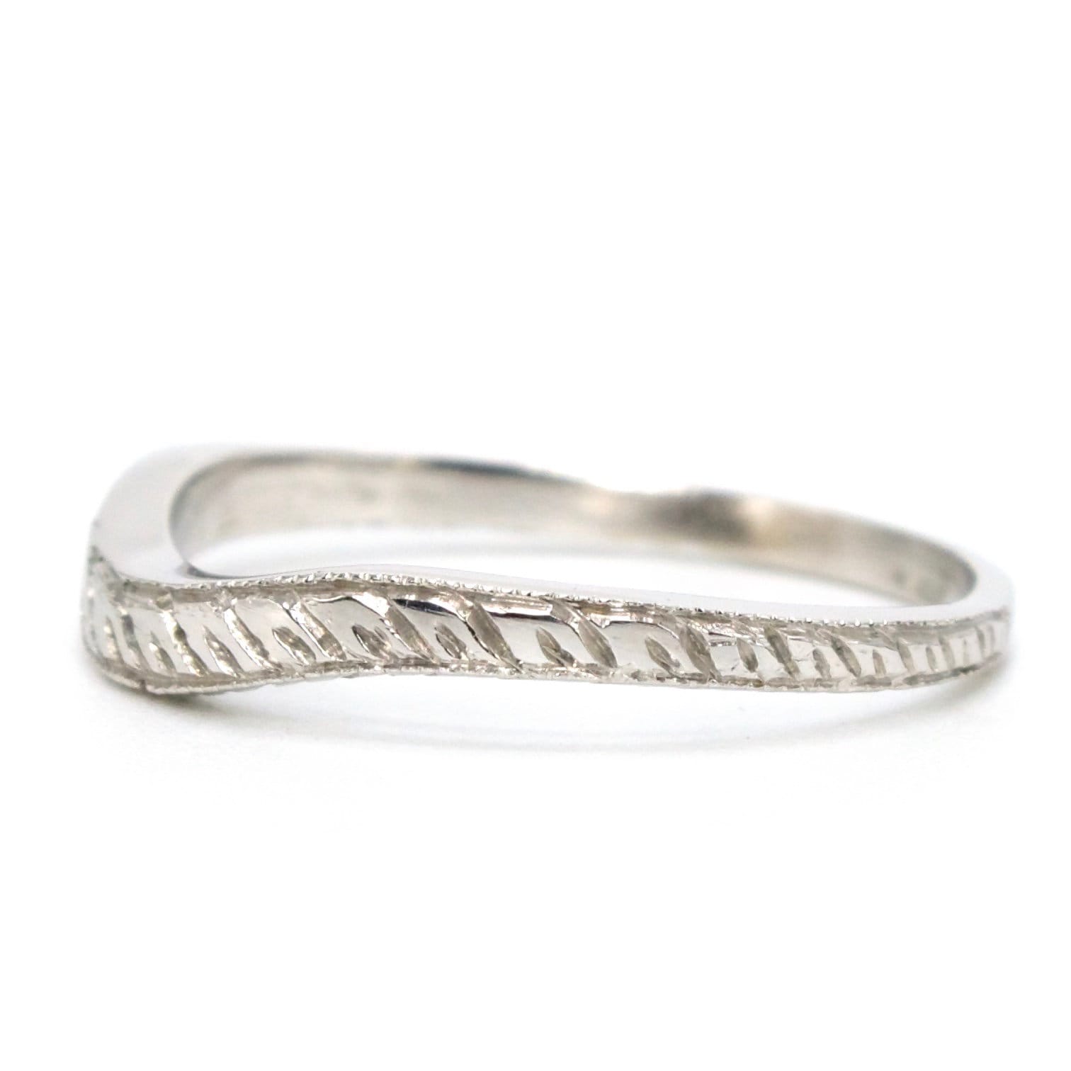 14K White Gold Vintage Style Engraved Fitted Contour Band