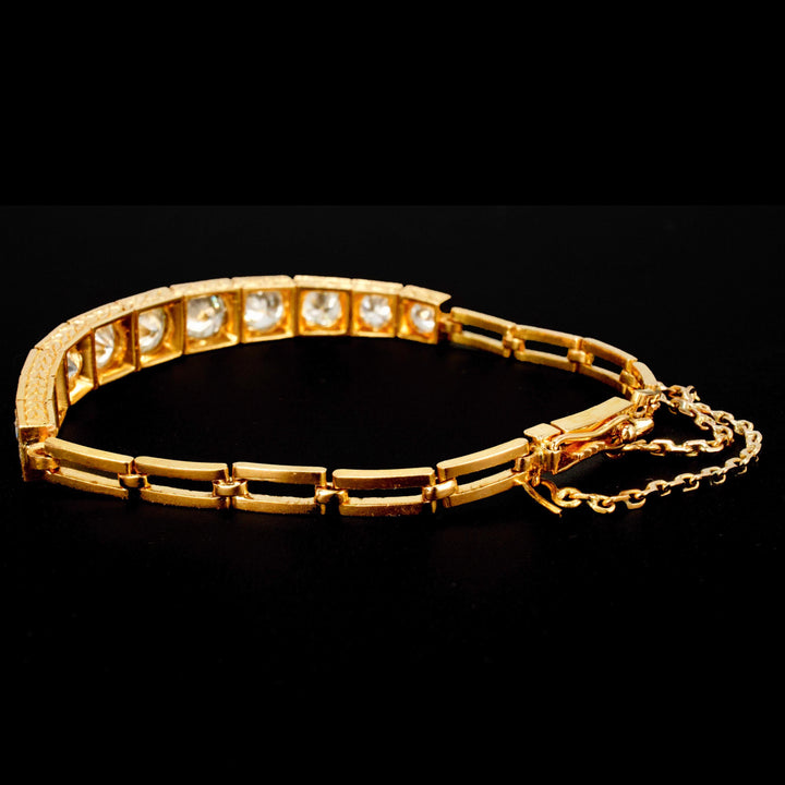 Small Estate 18K Yellow Gold and 4.33 Carat Natural Graduated Diamond Link Bracelet