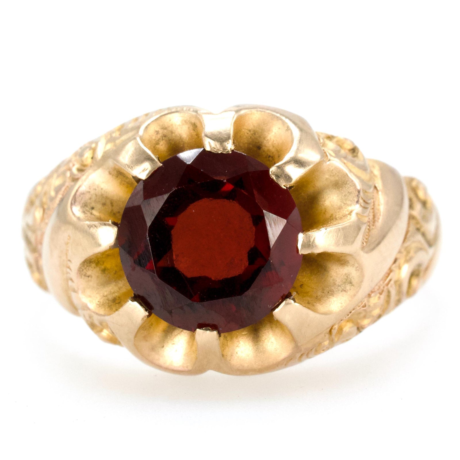 Late Victorian Yellow Gold Men's Belcher Ring with Large Red Garnet