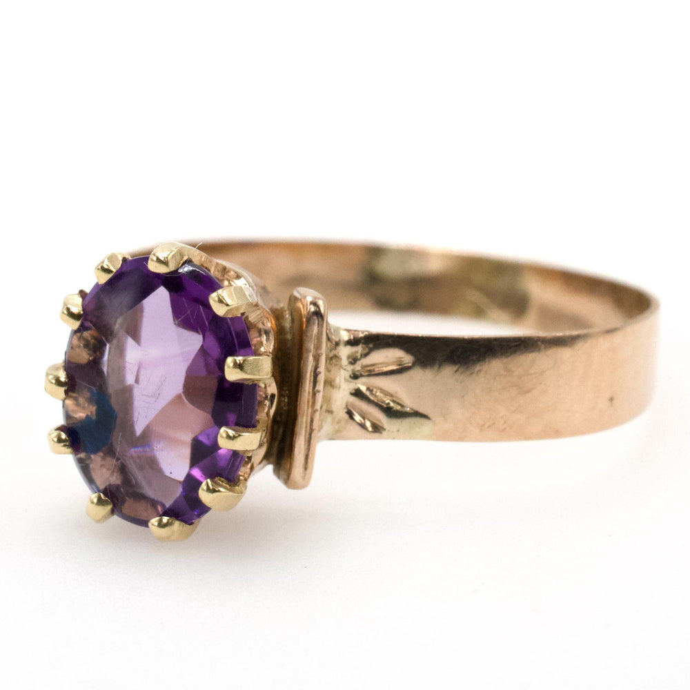 Victorian Oval Amethyst Solitaire Ring in Yellow Gold