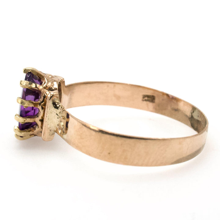 Victorian Oval Amethyst Solitaire Ring in Yellow Gold