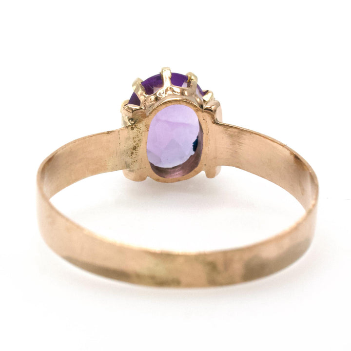 Victorian Oval Amethyst Solitaire Ring in Yellow Gold