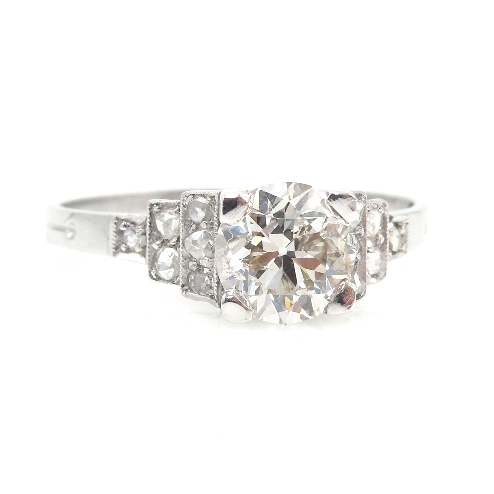 Antique Art Deco Stepped Design 1 Carat Diamond Ring in Platinum