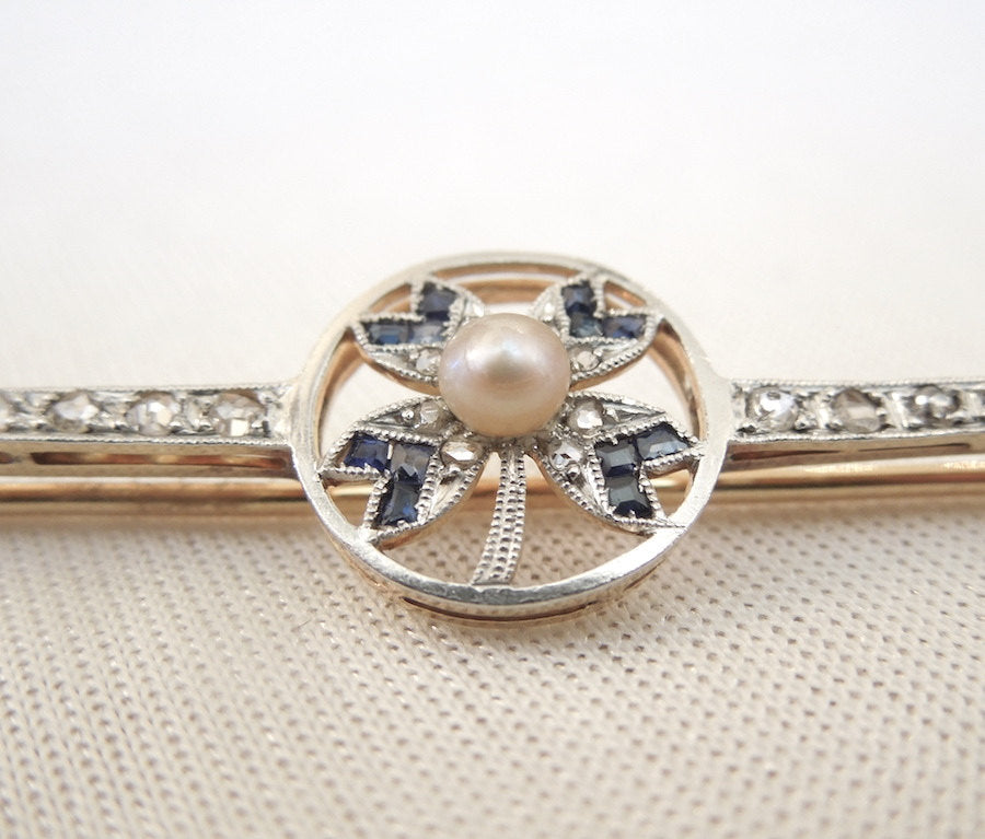 Edwardian Diamond, Pearl, and Sapphire Clover Pin made of Platinum and Yellow Gold