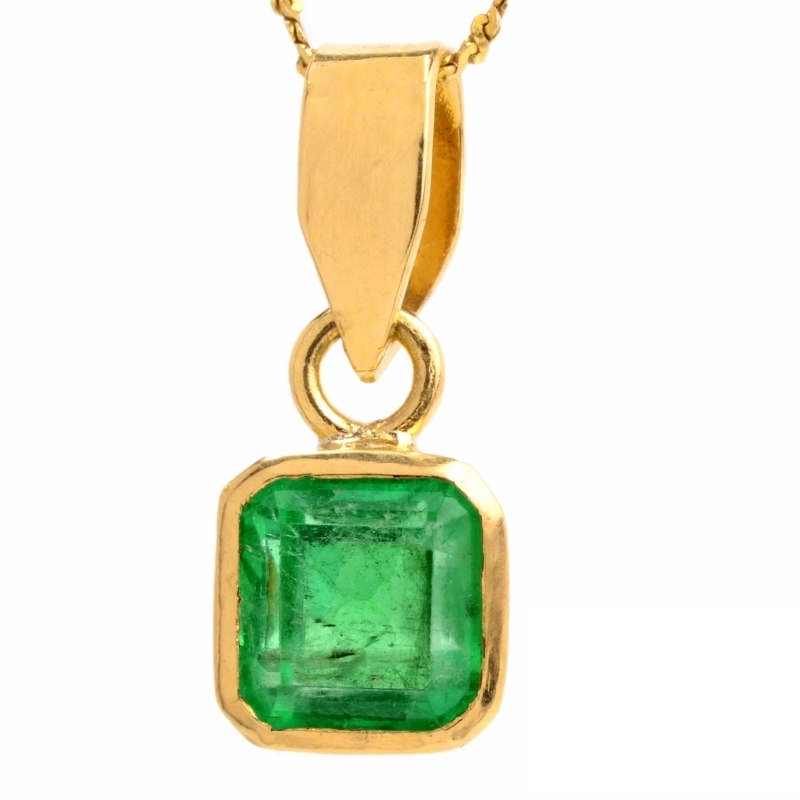1.5ct Emerald in 18K Yellow Gold Pendant