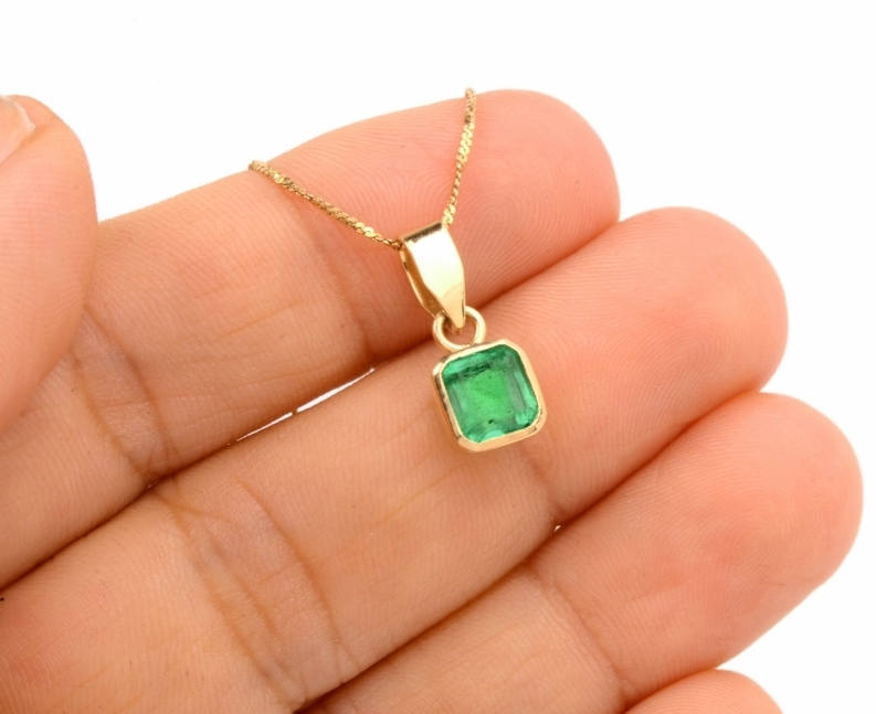 1.5ct Emerald in 18K Yellow Gold Pendant