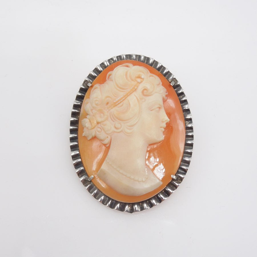 Antique Shell Cameo Pin Brooch in Scalloped Sterling Silver Frame