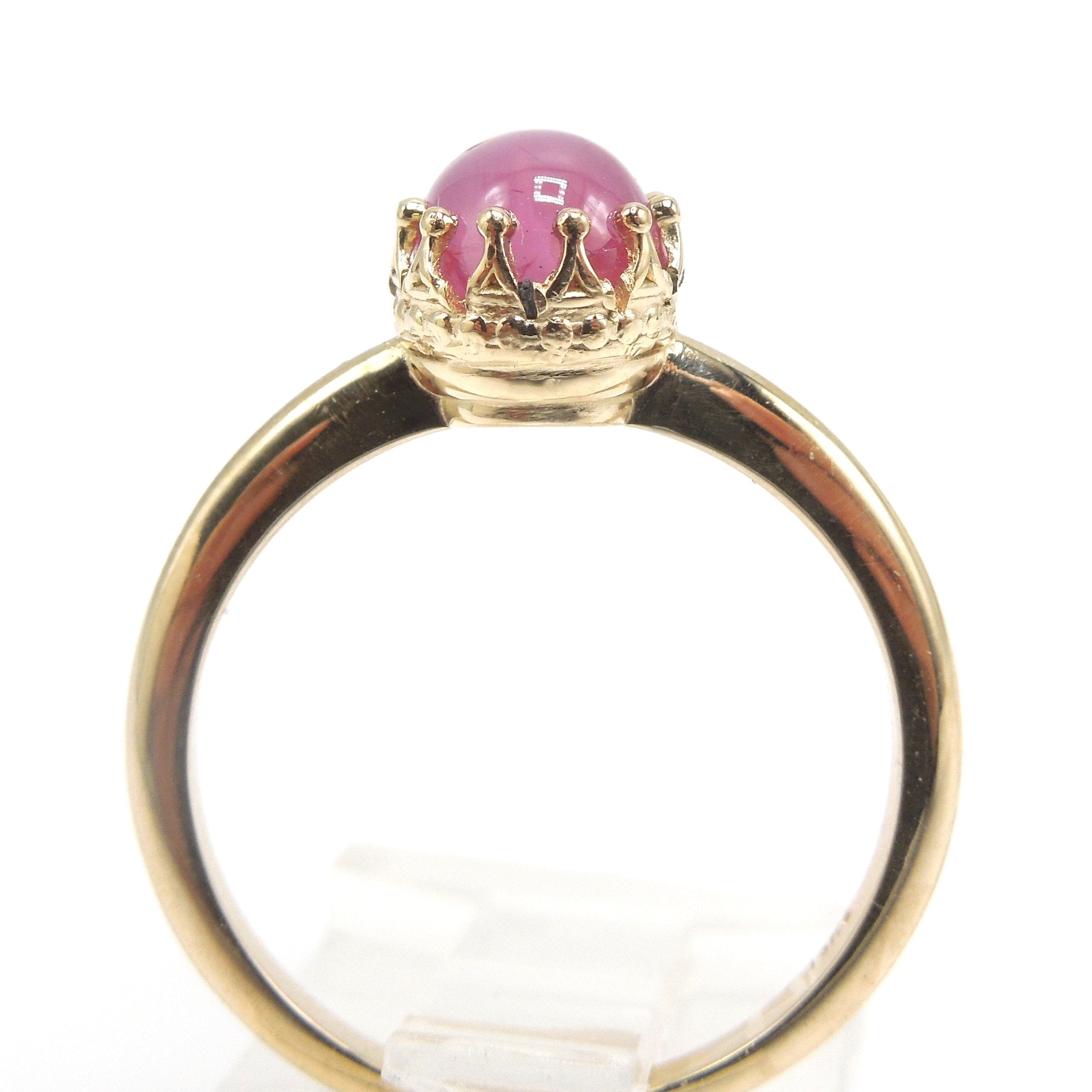 2.46ct Cabochon Pink-Red Star Sapphire in 14K Yellow Gold