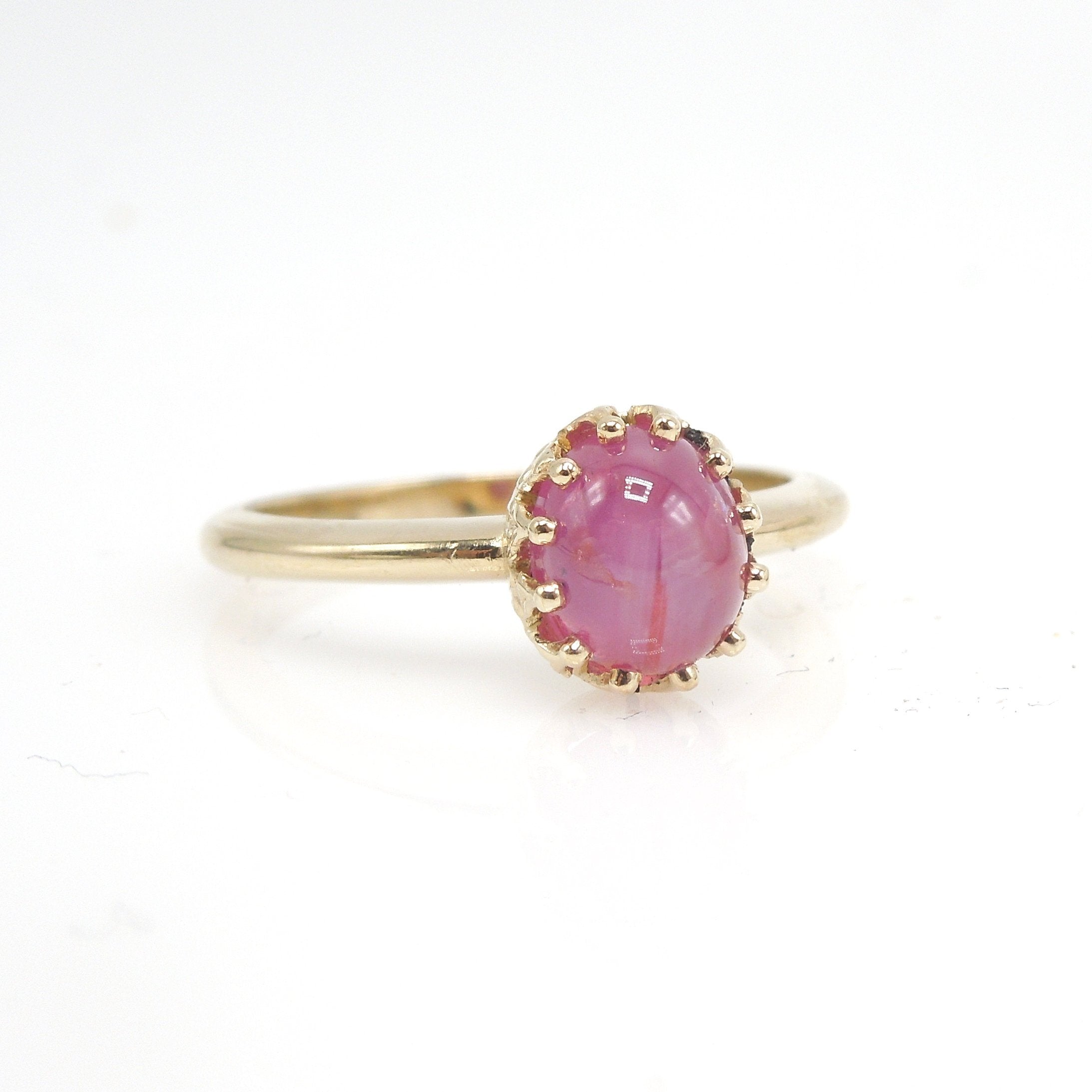 2.46ct Cabochon Pink-Red Star Sapphire in 14K Yellow Gold