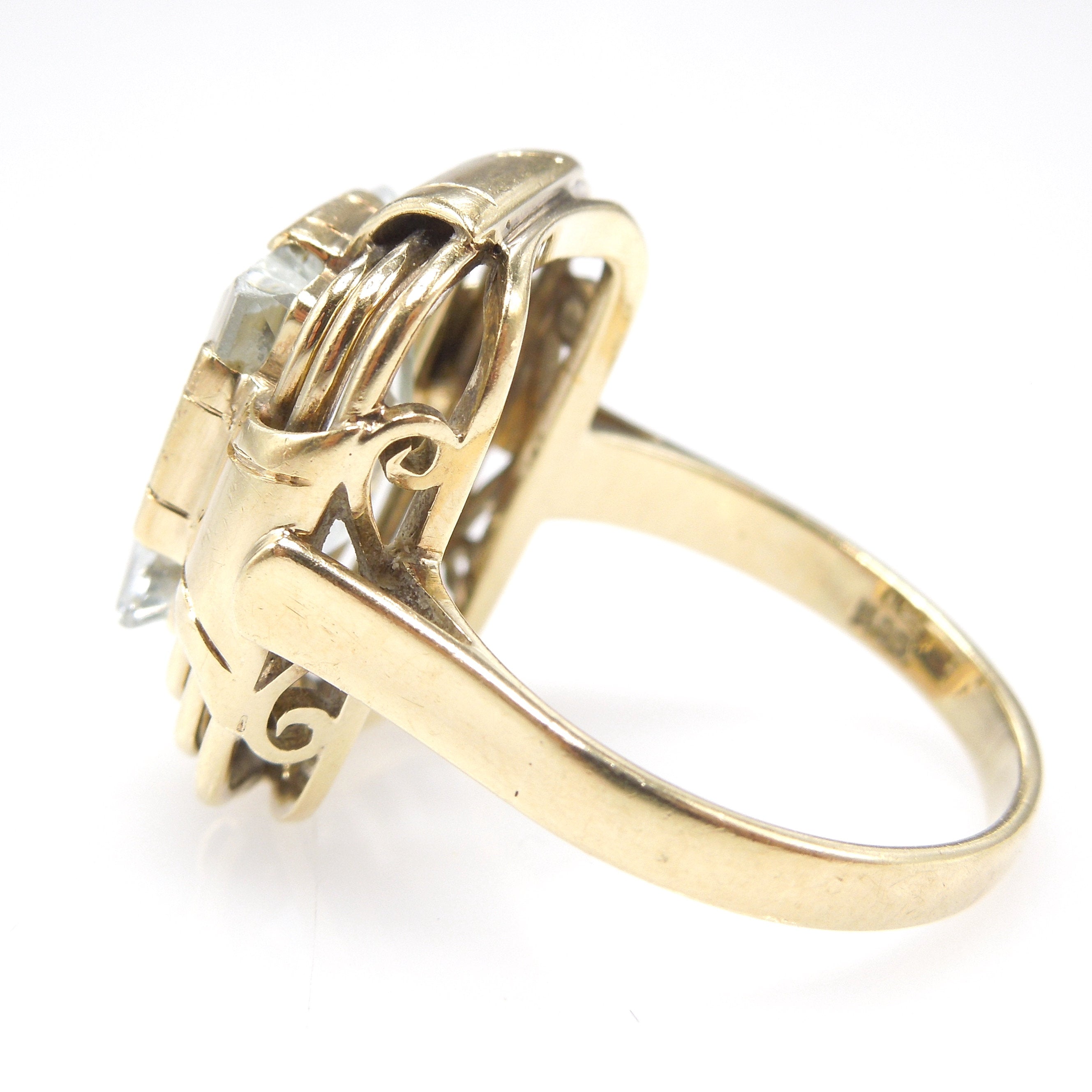 Art Deco 14K Yellow Gold and Rectangular Faceted Aquamarine Ring