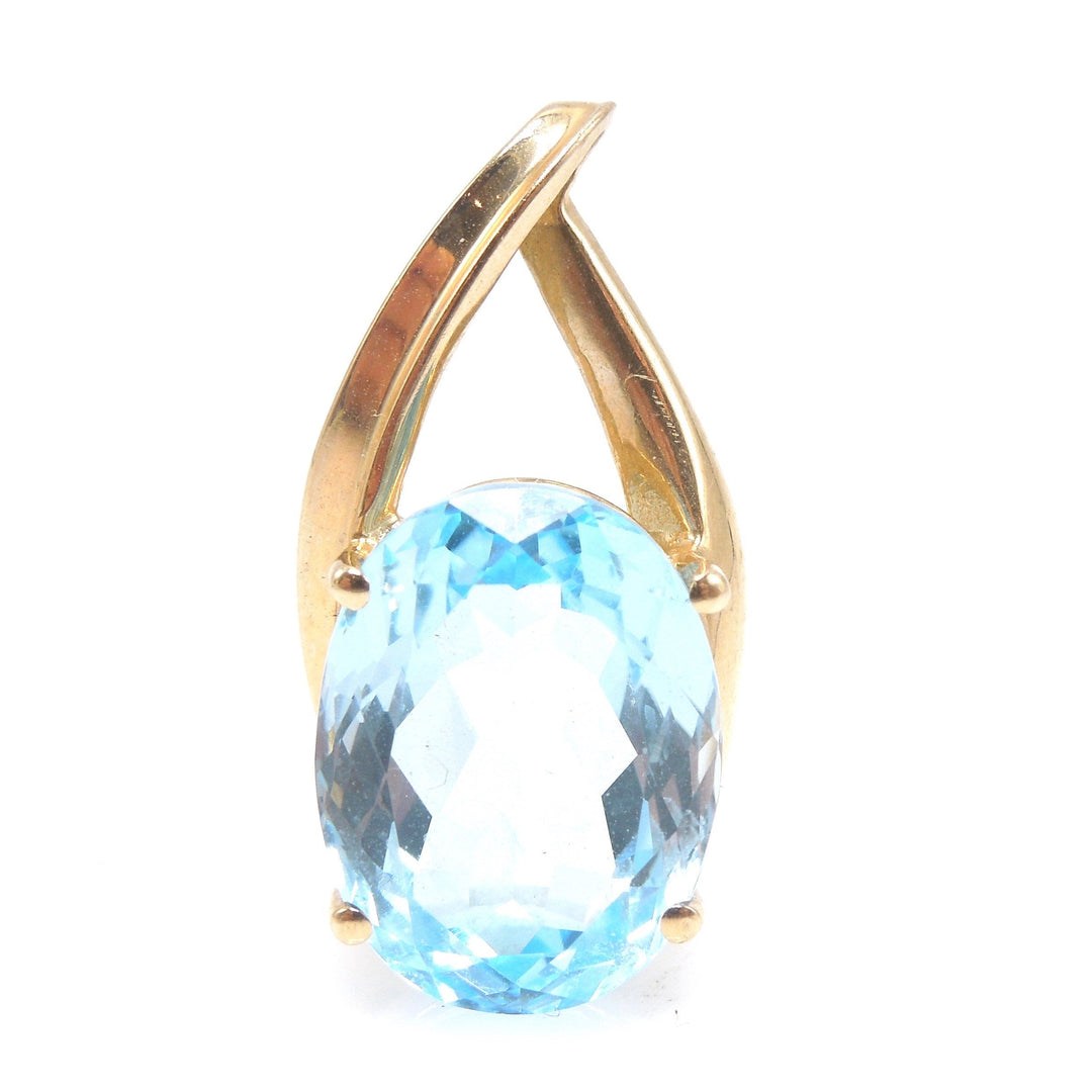 11.8ct Oval Sky Blue Topaz in Yellow Gold Pendant for Necklace
