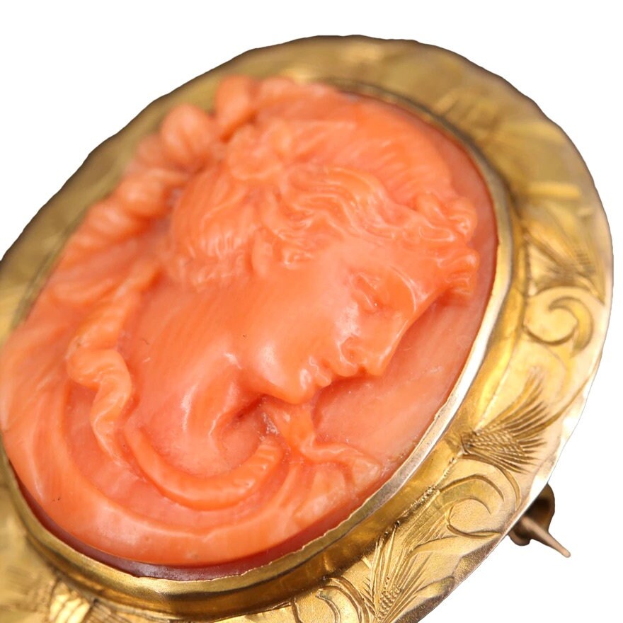 Victorian Era Coral and Yellow Gold Cameo Brooch/Pendant