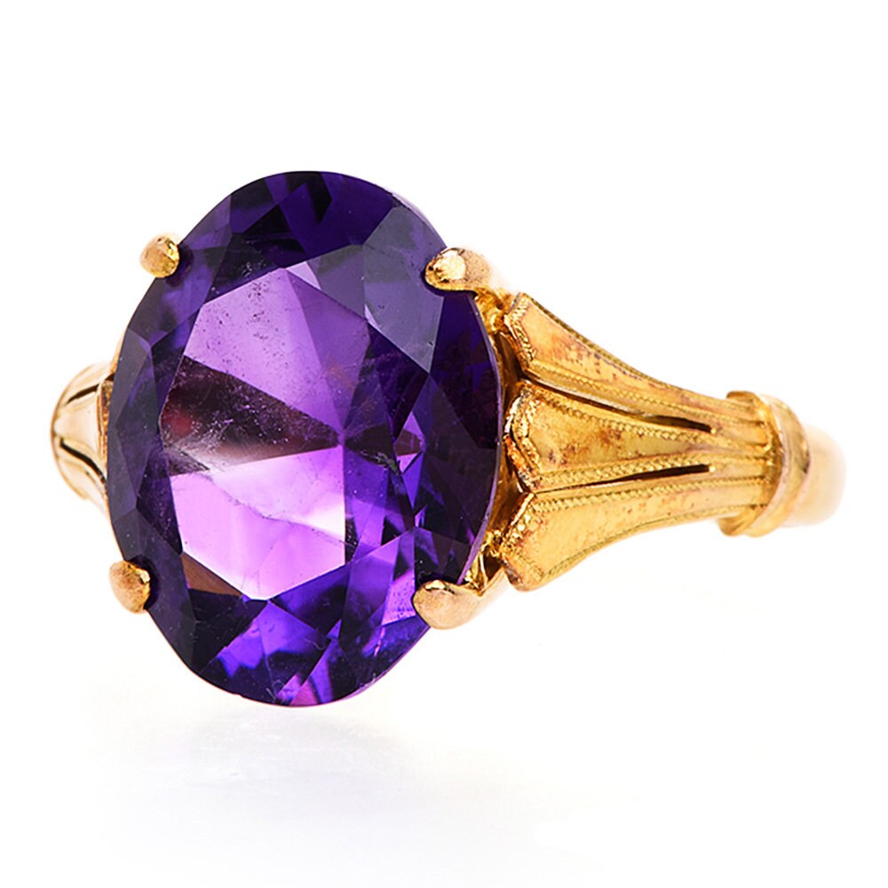 Estate Victorian Style Yellow Gold and Oval Amethyst Ring