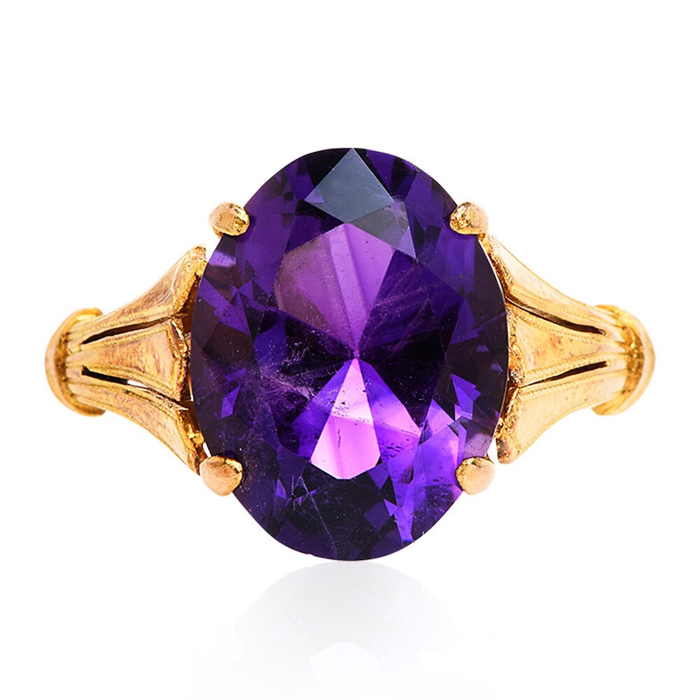 Estate Victorian Style Yellow Gold and Oval Amethyst Ring