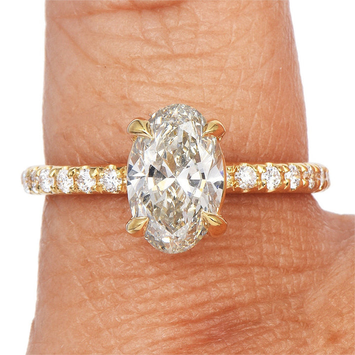 1.53ct Oval Diamond Solitaire in 18K Yellow Gold with Accent Diamonds