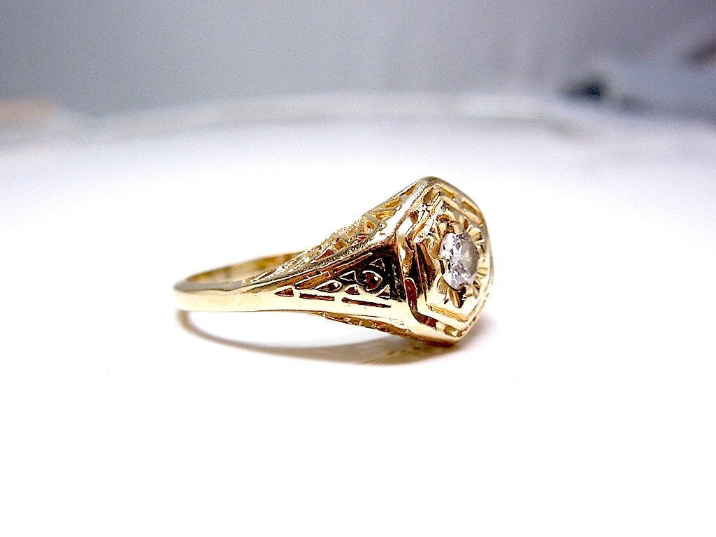 Quarter Carat Diamond in Art Deco Filigree Yellow Gold
