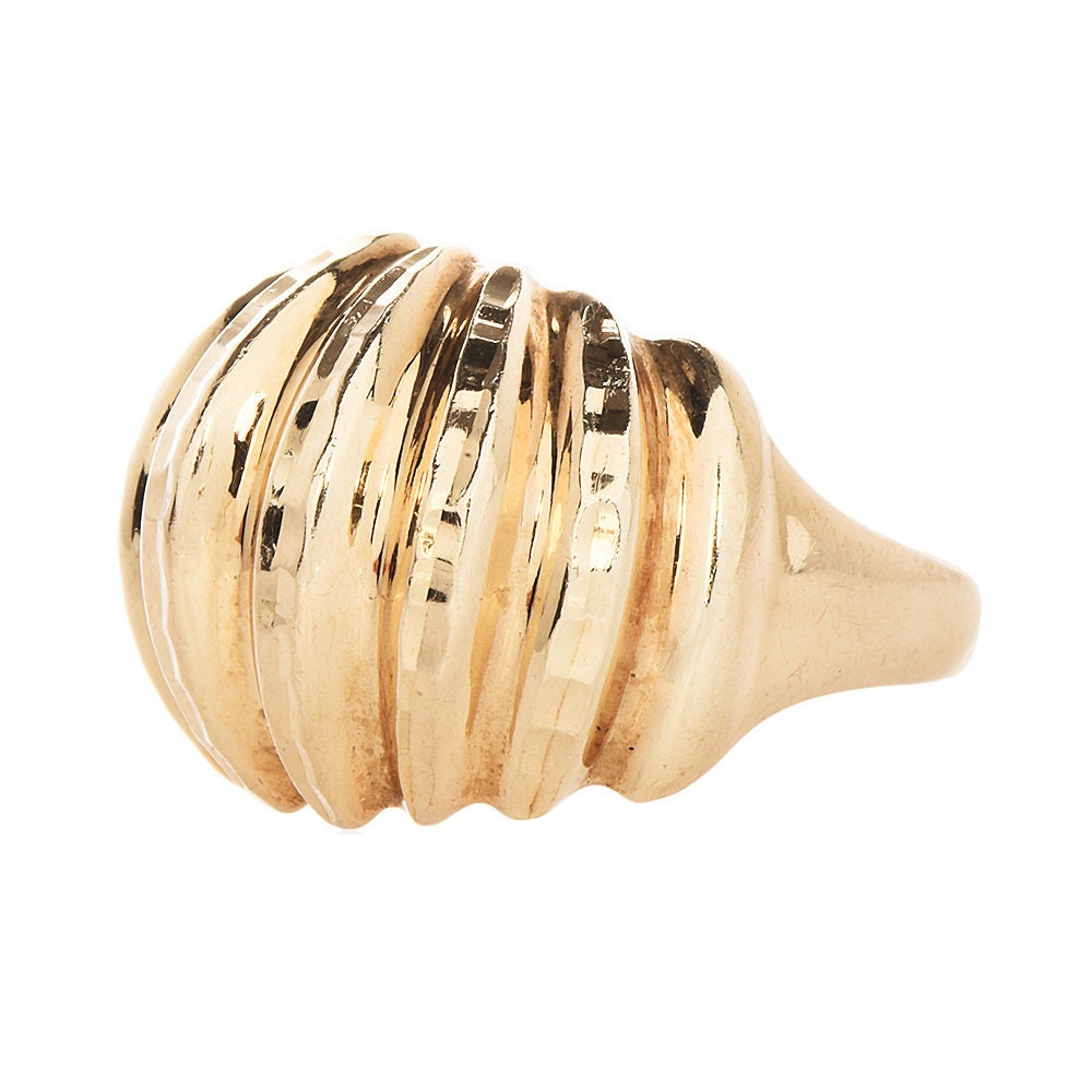 Large 10K Yellow Gold Ribbed Shell Style Dome Ring