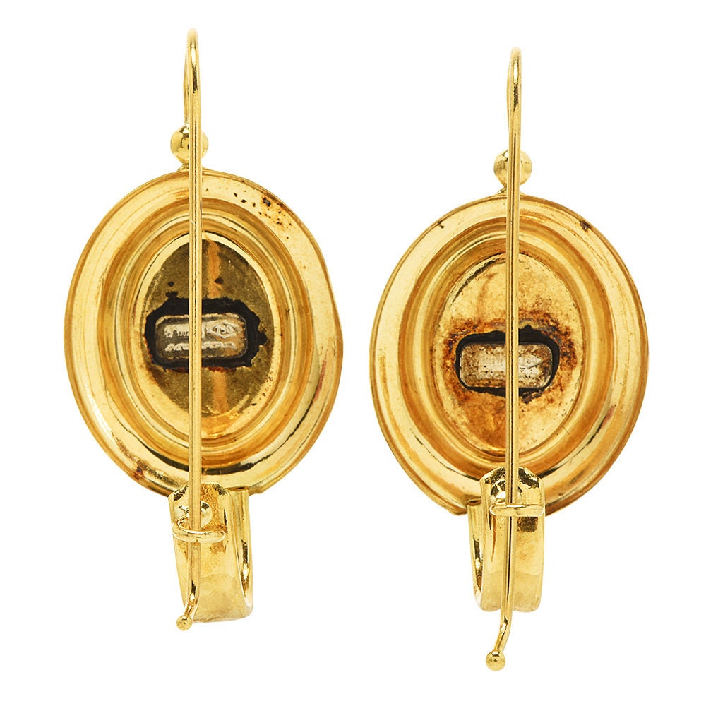 1980's Collection 23 Vintage Chanel Clip On Gold Pearl Camellia Earrin –  HelensChanel
