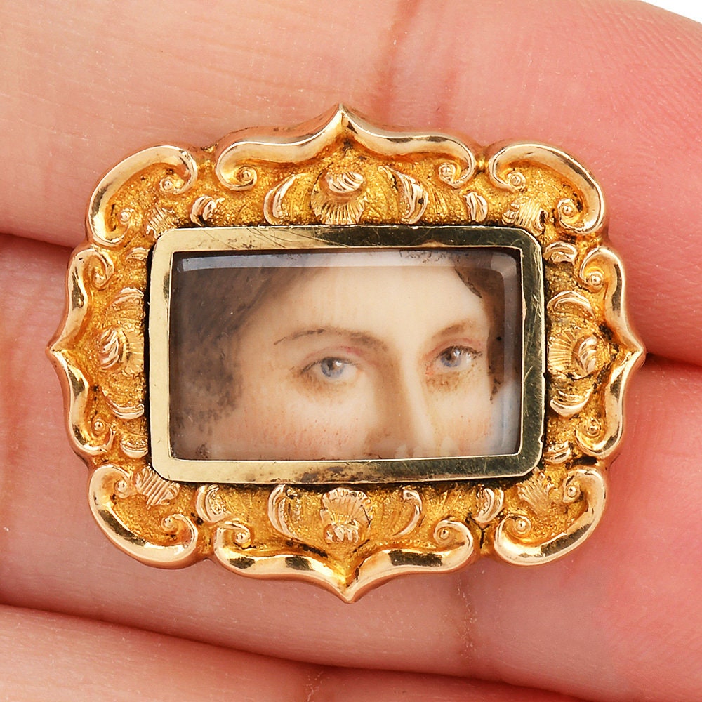 Antique Lover's Eye Painting in 14K Yellow Gold Frame under Beveled Glass