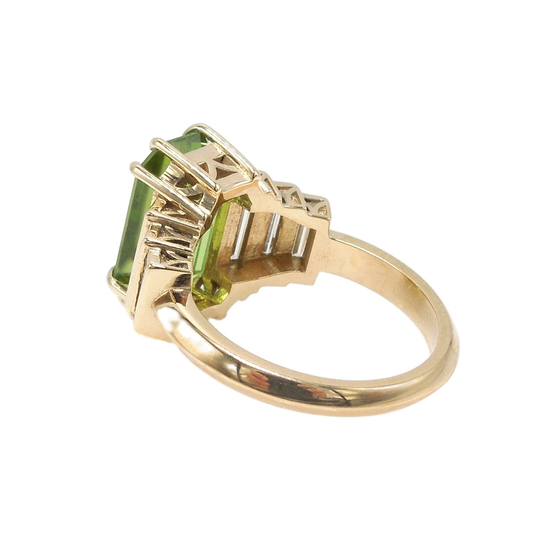 2.05 ct Elongated Emerald Cut Tsavorite Green Garnet in Art Deco Style 18K Yellow Gold Mounting with Graduated Baguettes