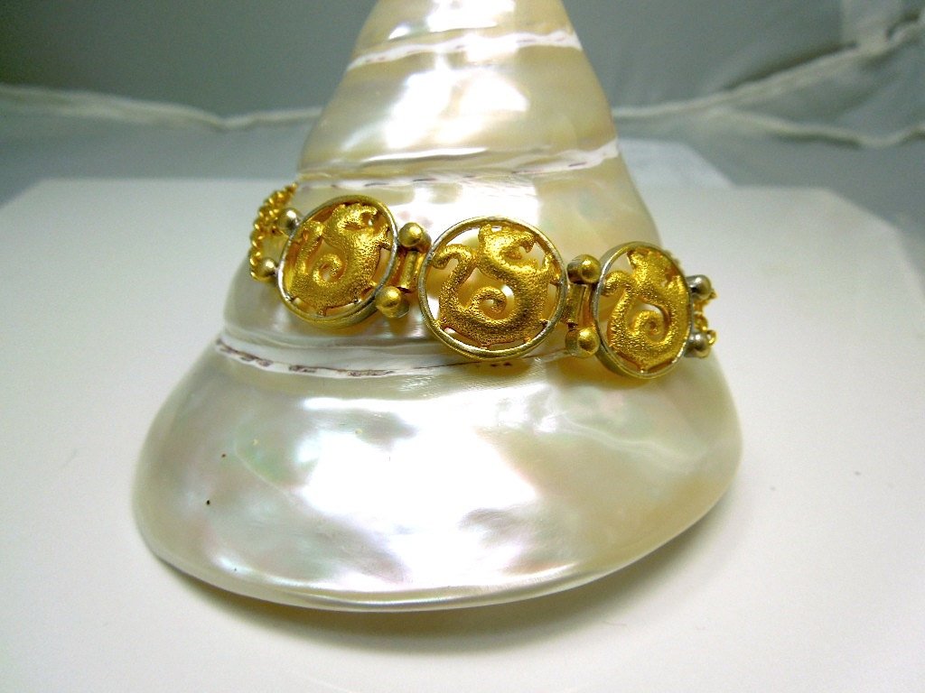Vintage 22K Yellow Gold Dragon Bracelet