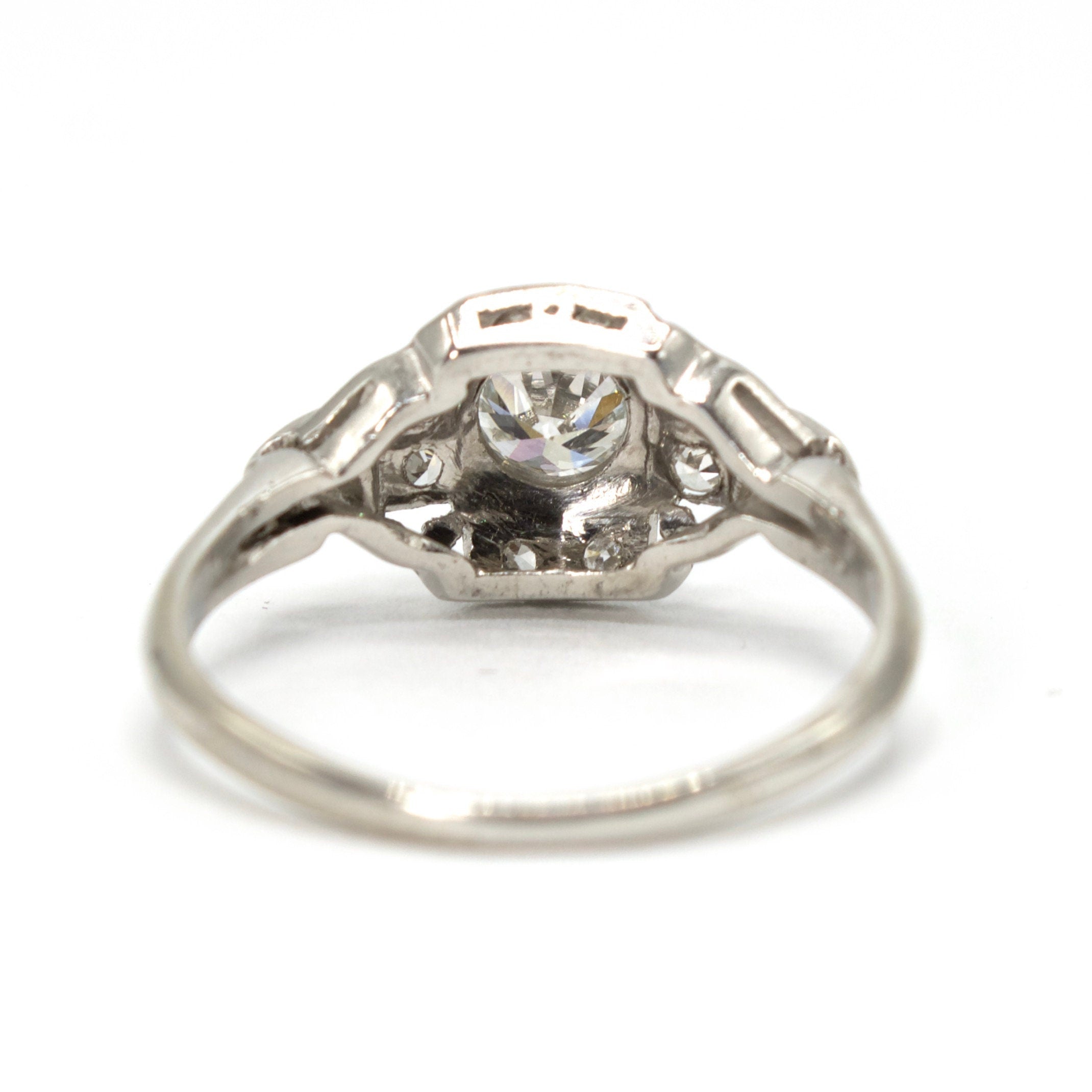 Art Deco 0.42 carat Diamond Engagement Ring in Platinum