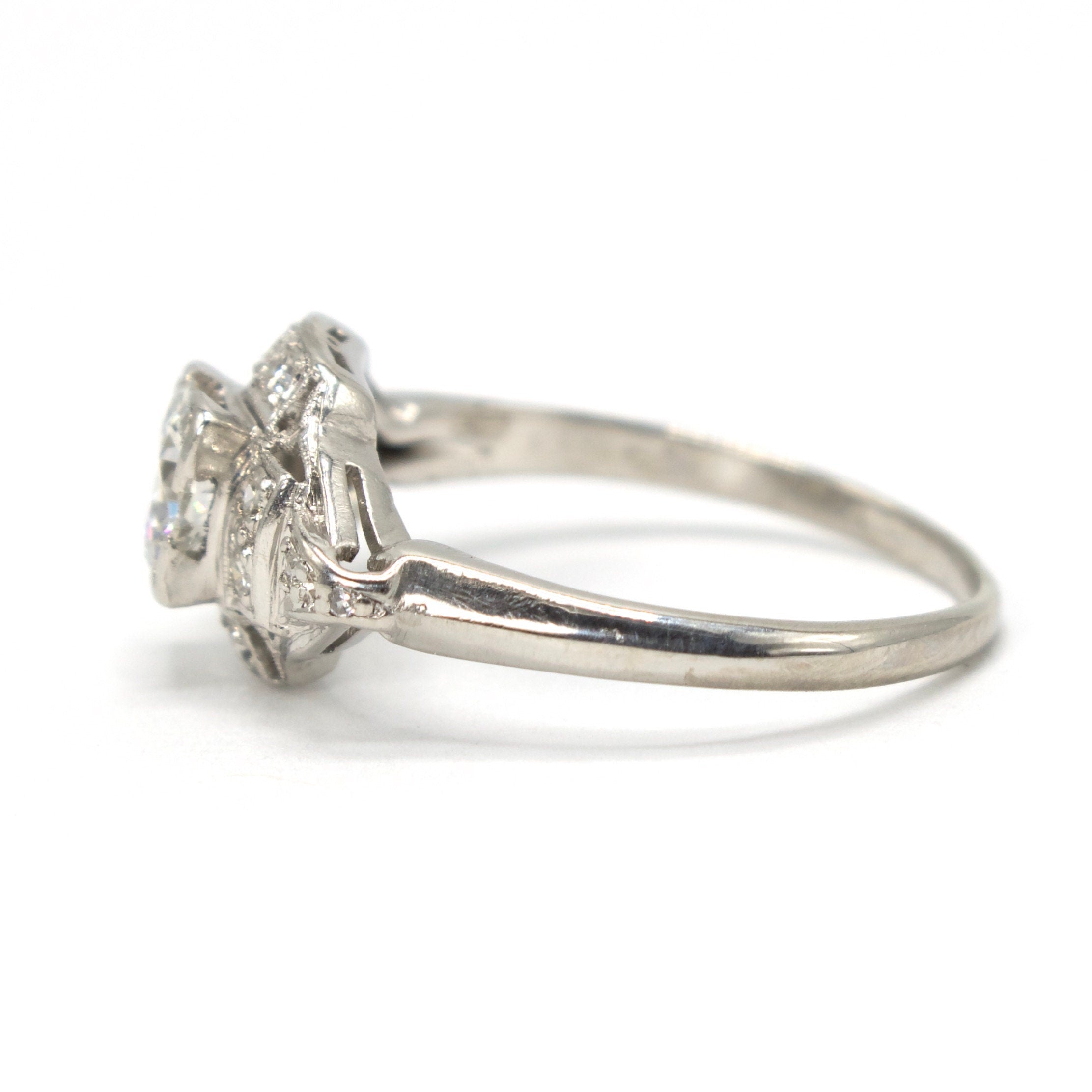 Art Deco 0.42 carat Diamond Engagement Ring in Platinum