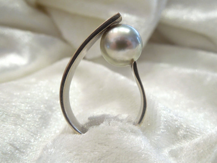 10mm South Sea Pearl in Wide Band 18K Gold Ring