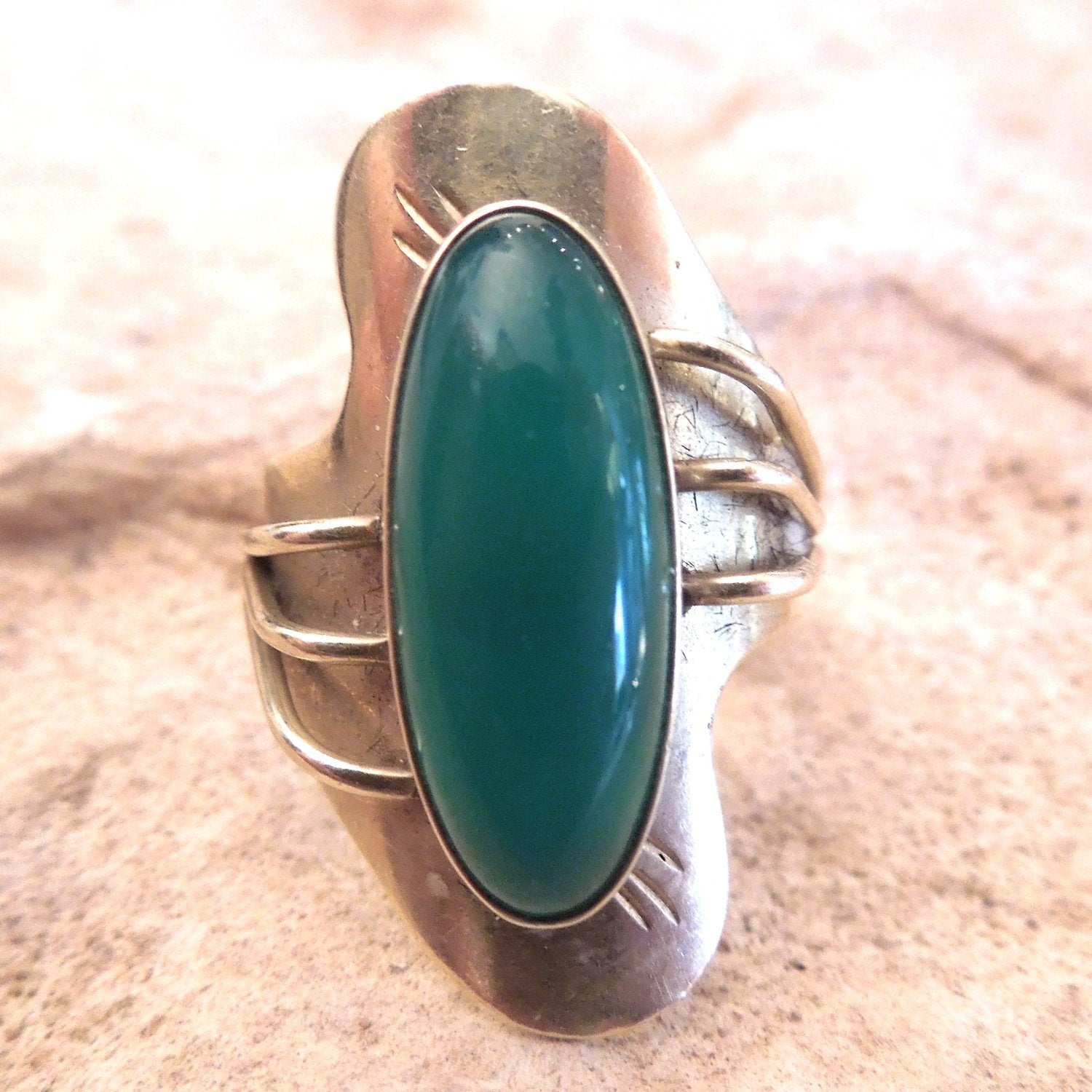 Oval Chrysophrase in 14K Yellow Gold Retro Mounting