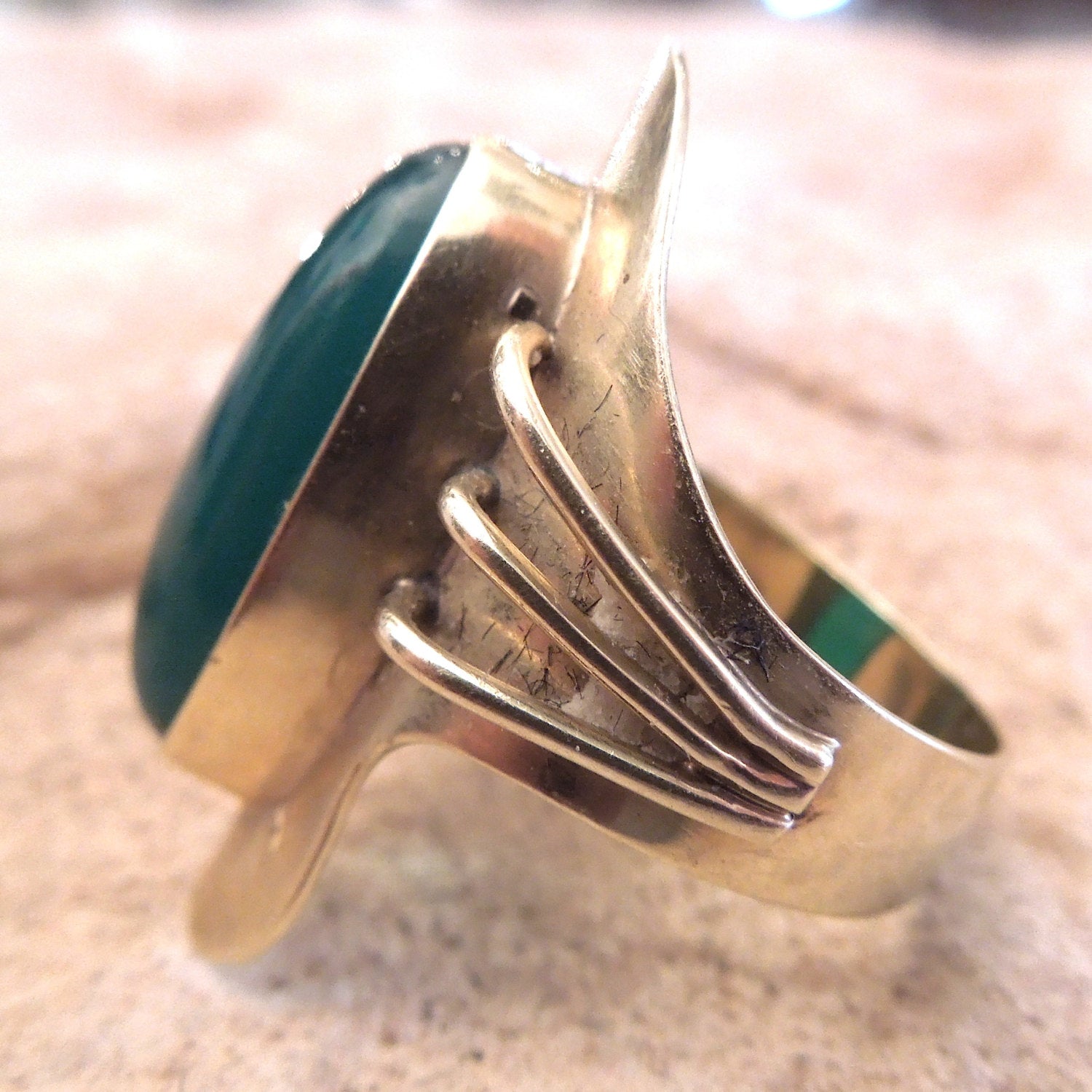 Oval Chrysophrase in 14K Yellow Gold Retro Mounting