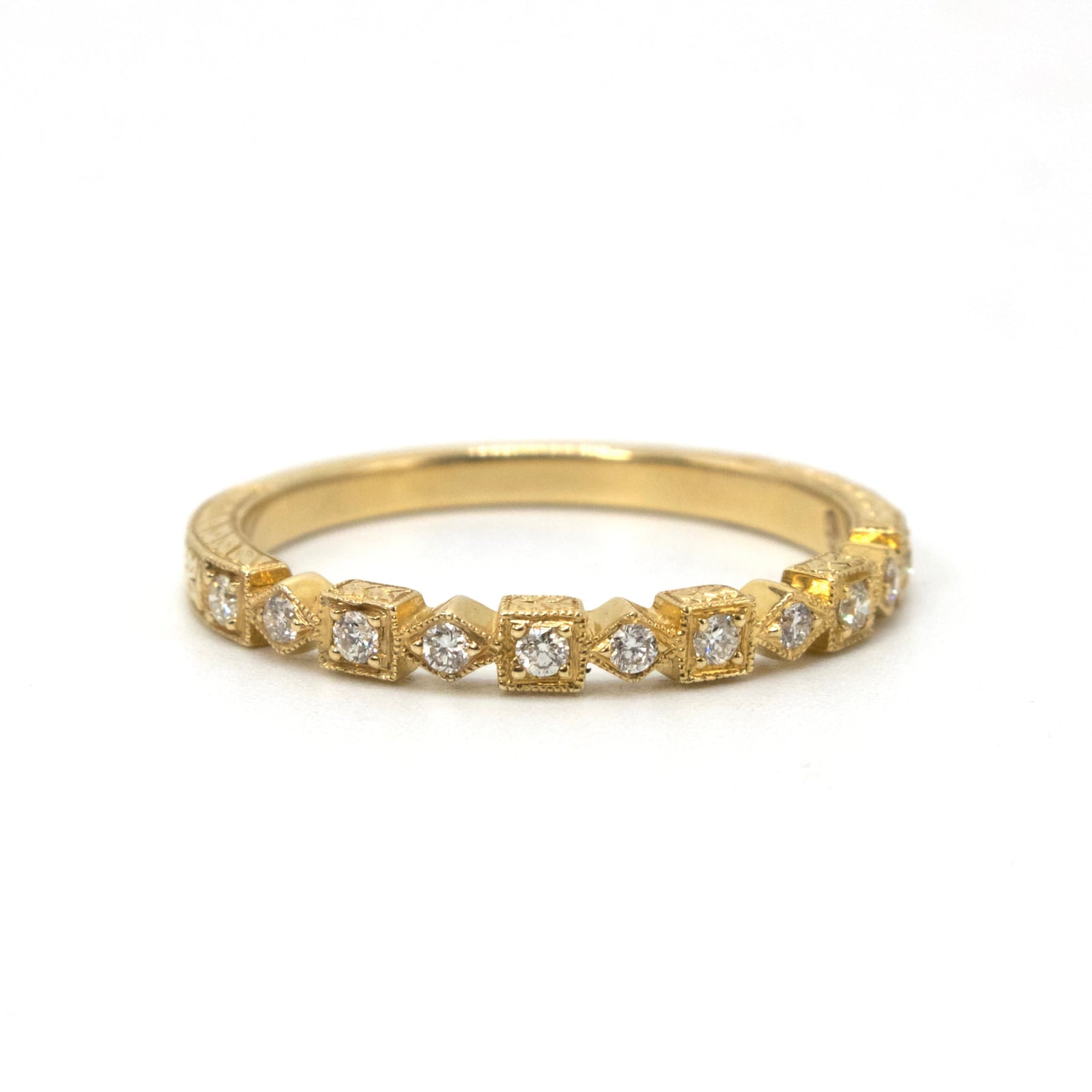 14K Yellow Gold Wedding Band with Alternating Square and Kite Settings