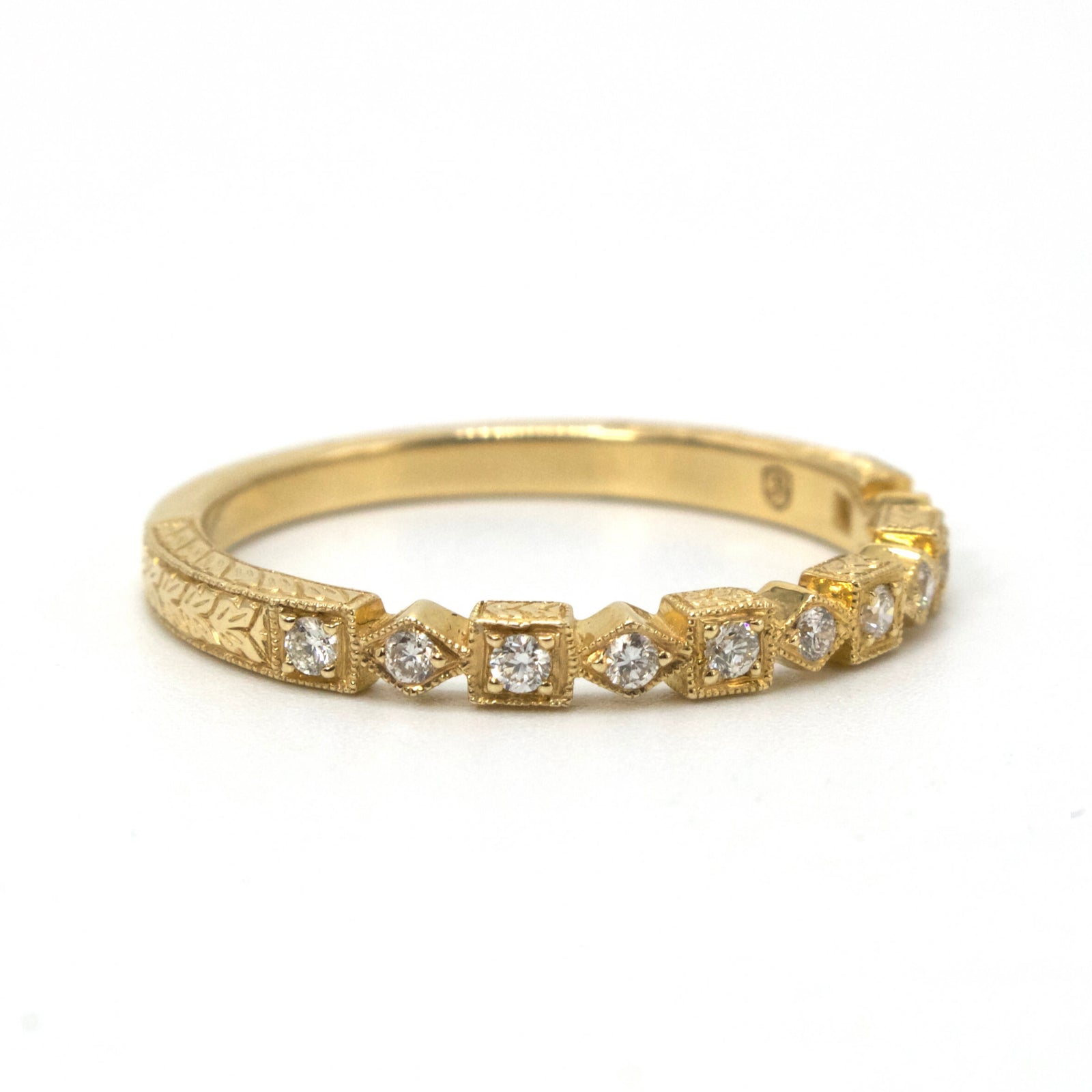 14K Yellow Gold Wedding Band with Alternating Square and Kite Settings