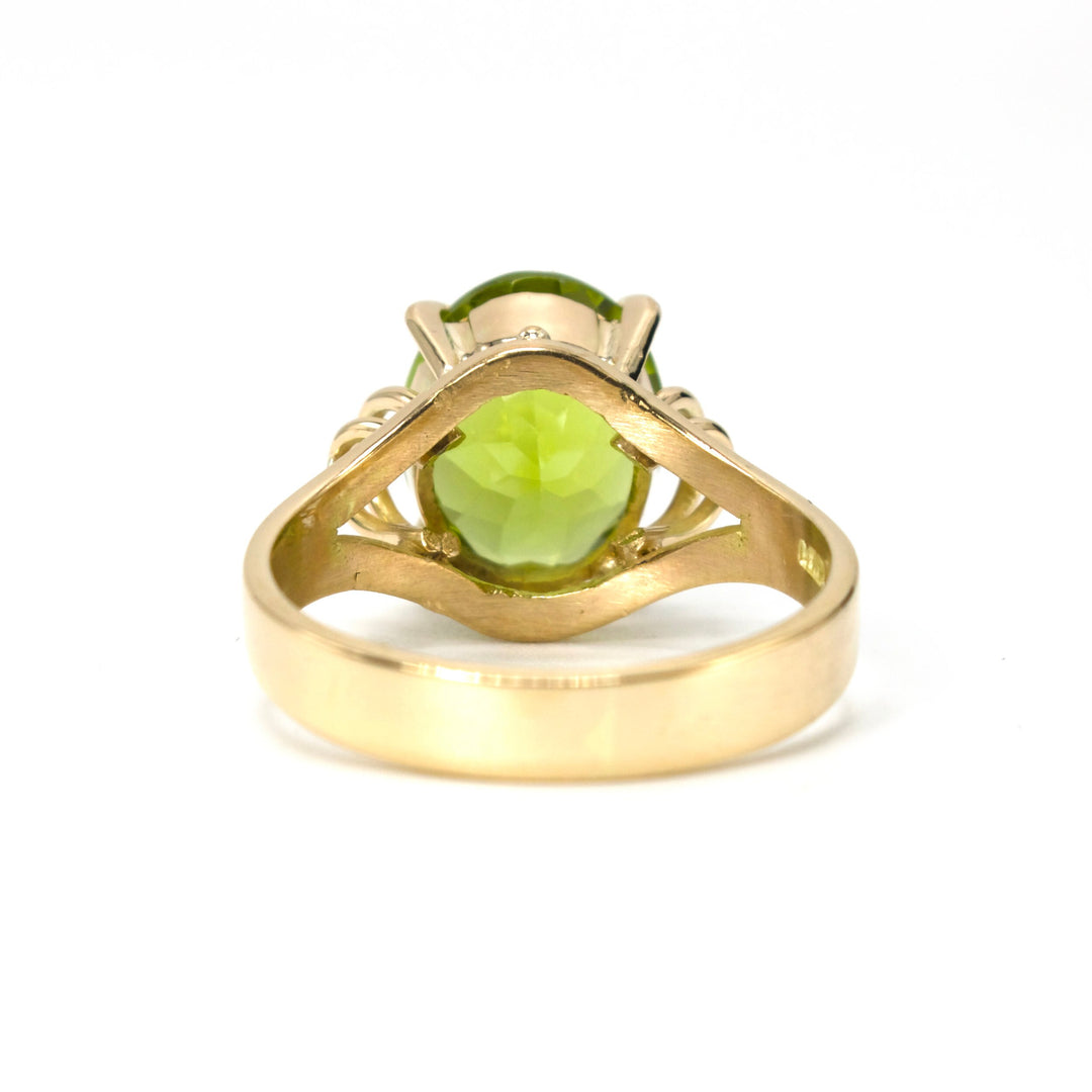 Approximately 4.00 carat Natural Oval Peridot in Yellow Gold Solitaire Mounting