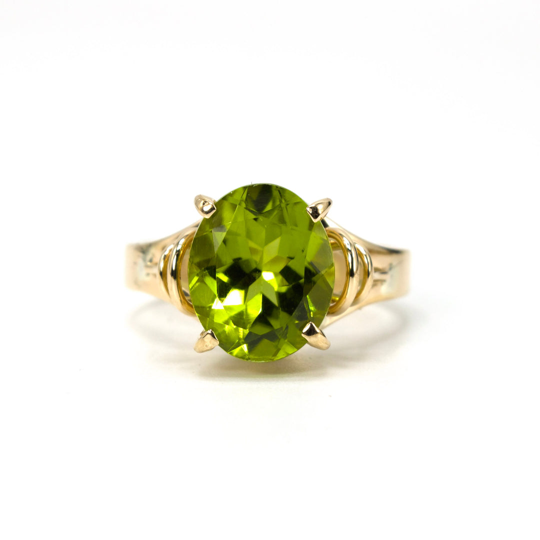 Approximately 4.00 carat Natural Oval Peridot in Yellow Gold Solitaire Mounting