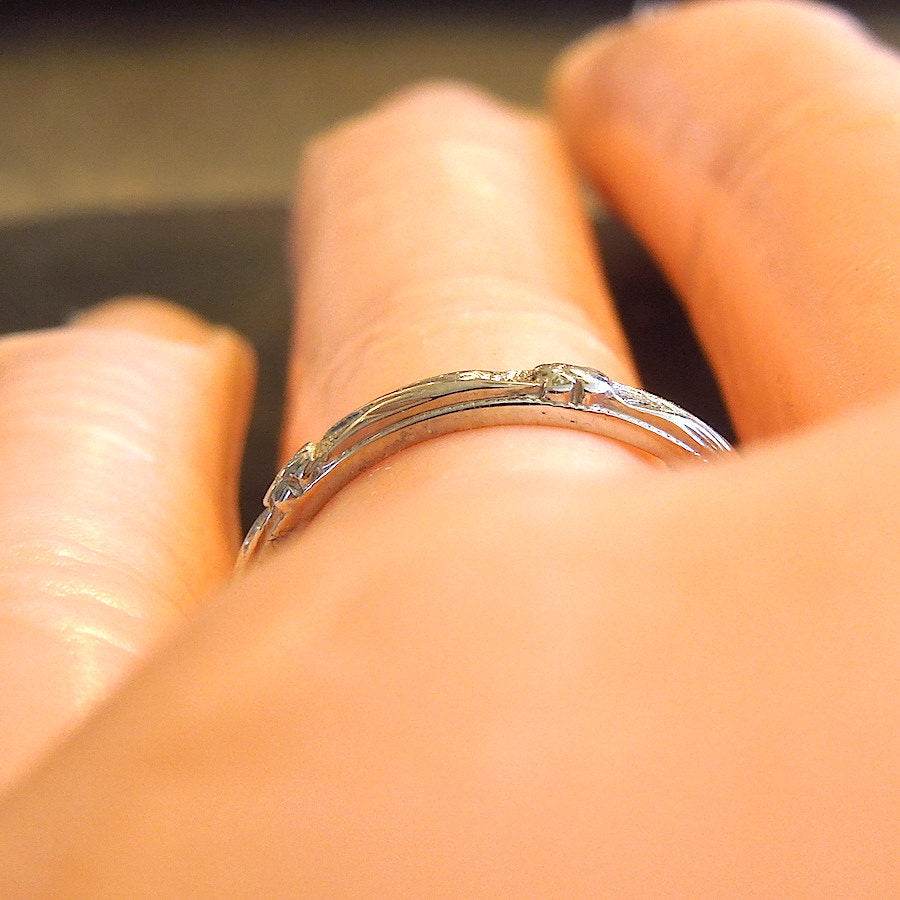 2.5mm Engraved 18K White Gold Band