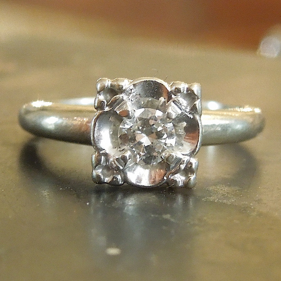 Retro 1940s Illusion Mount Diamond Ring in Platinum