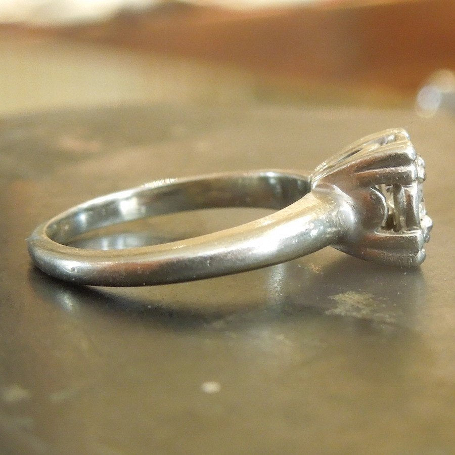 Retro 1940s Illusion Mount Diamond Ring in Platinum