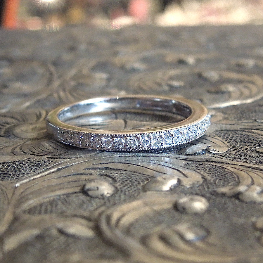 18K and Quarter Carat Diamond Wedding Band