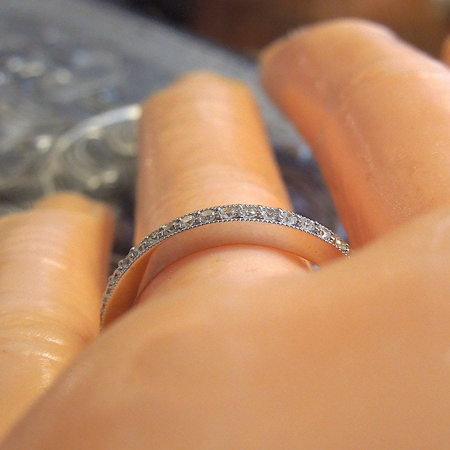 18K and Quarter Carat Diamond Wedding Band