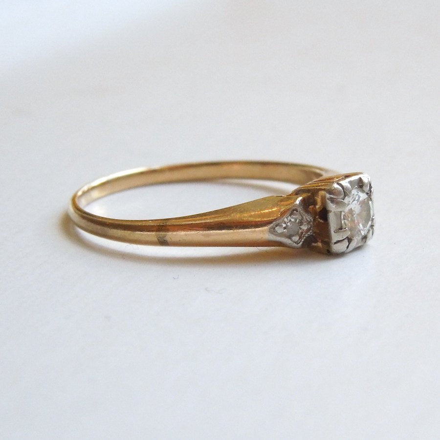 0.15ct Diamond in Vintage 1930s Bicolor Gold Mounting